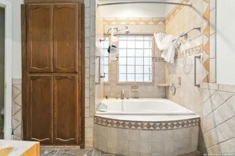 17915 Summer Knoll in San Antonio, TX - Foto de edificio - Building Photo