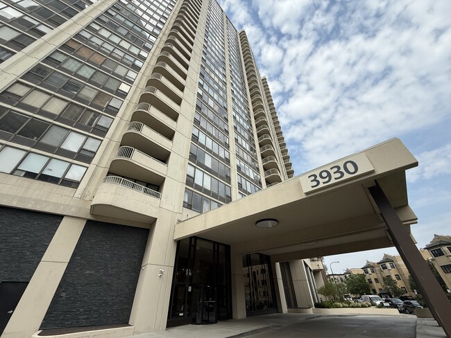 property at 3930 N Pine Grove Ave