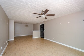 10104 Fairington Ridge Cir in Stonecrest, GA - Building Photo - Building Photo