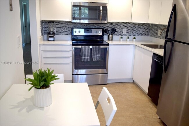 property at 3970 Oaks Clubhouse Dr
