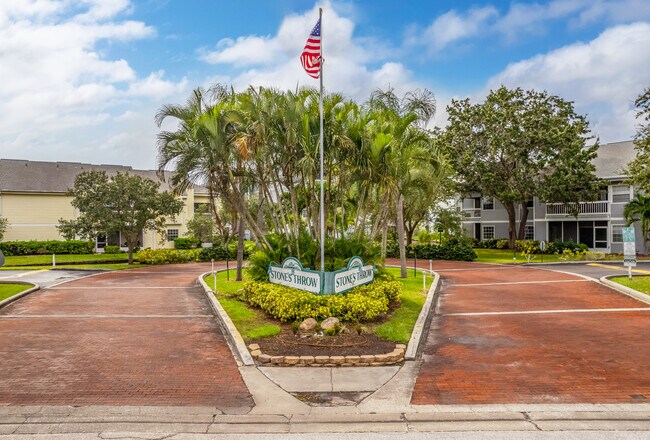 Stones Throw Condominium in St. Petersburg, FL - Building Photo - Building Photo