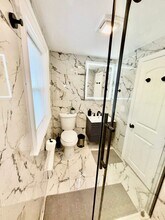 48A E Pembroke Rd in Danbury, CT - Foto de edificio - Building Photo