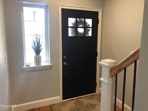 2011 Rdg Mnr Ct in Niskayuna, NY - Building Photo - Building Photo