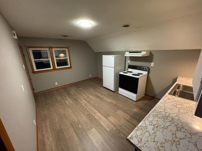 5102 S Nicholson Ave in Cudahy, WI - Building Photo - Building Photo