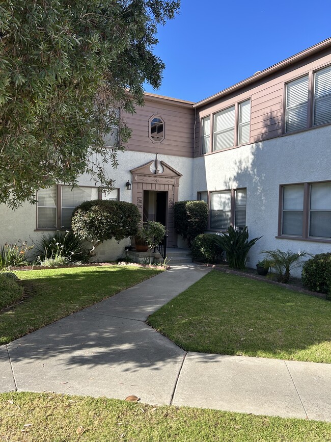 Dunbarton Manor in Los Angeles, CA - Foto de edificio - Building Photo