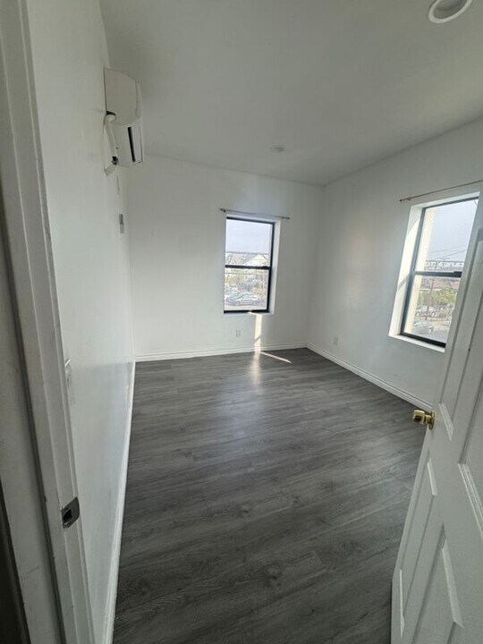 4502 S Broadway in Los Angeles, CA - Building Photo