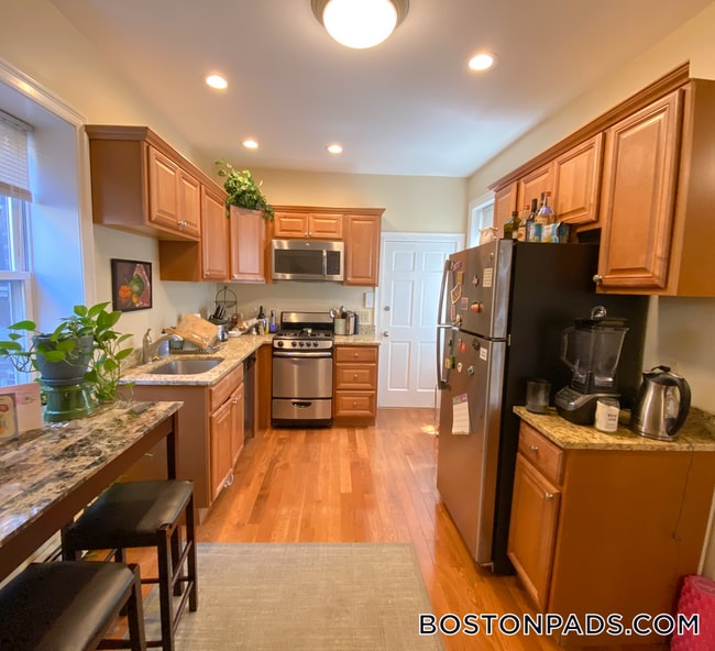 152 Salem St, Unit 4 in Boston, MA - Foto de edificio - Building Photo