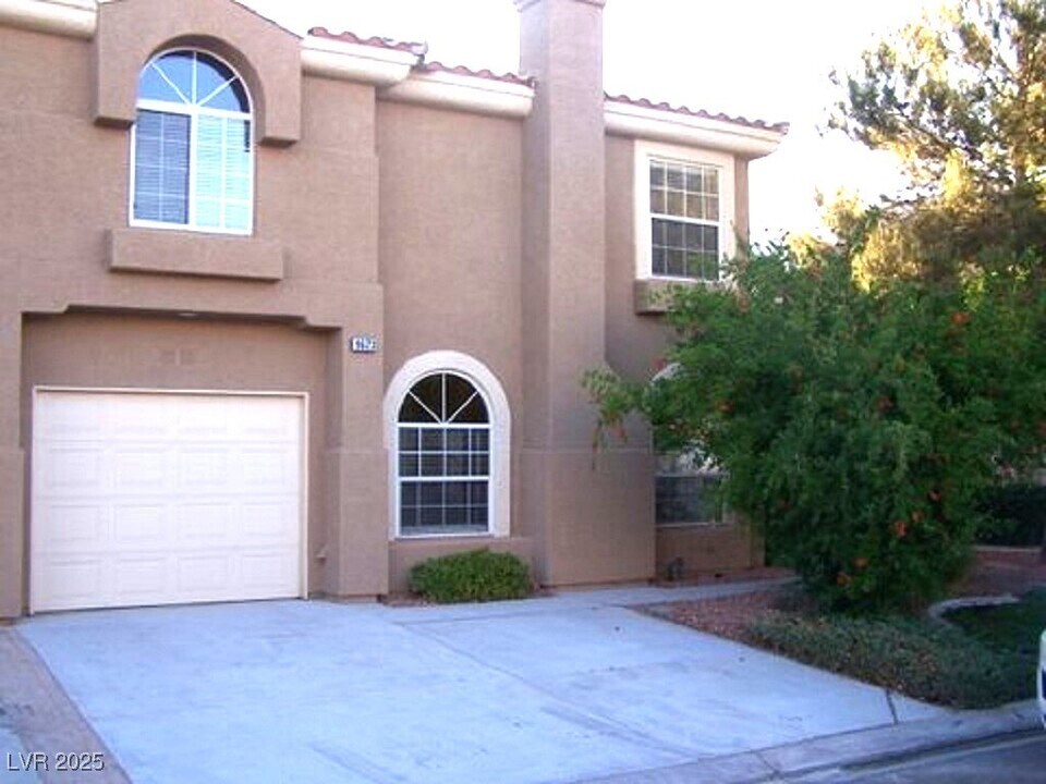 9623 Lame Horse Dr in Las Vegas, NV - Building Photo