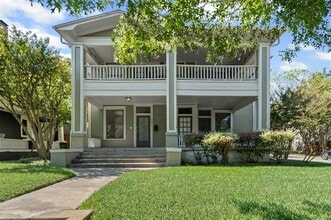 301 S Edgefield Ave in Dallas, TX - Building Photo - Building Photo