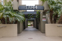 Promenade Playa Vista in Los Angeles, CA - Foto de edificio - Building Photo