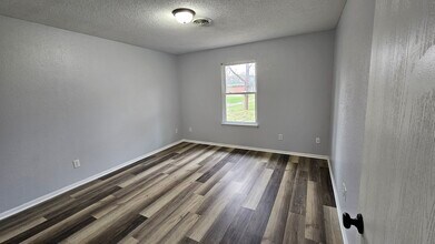 412 N Gilbert St in Independence, MO - Building Photo - Building Photo