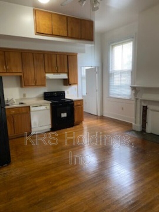 647 W Washington St in Petersburg, VA - Building Photo