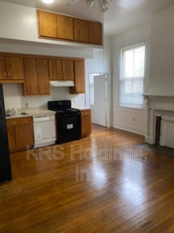 property at 647 W Washington St