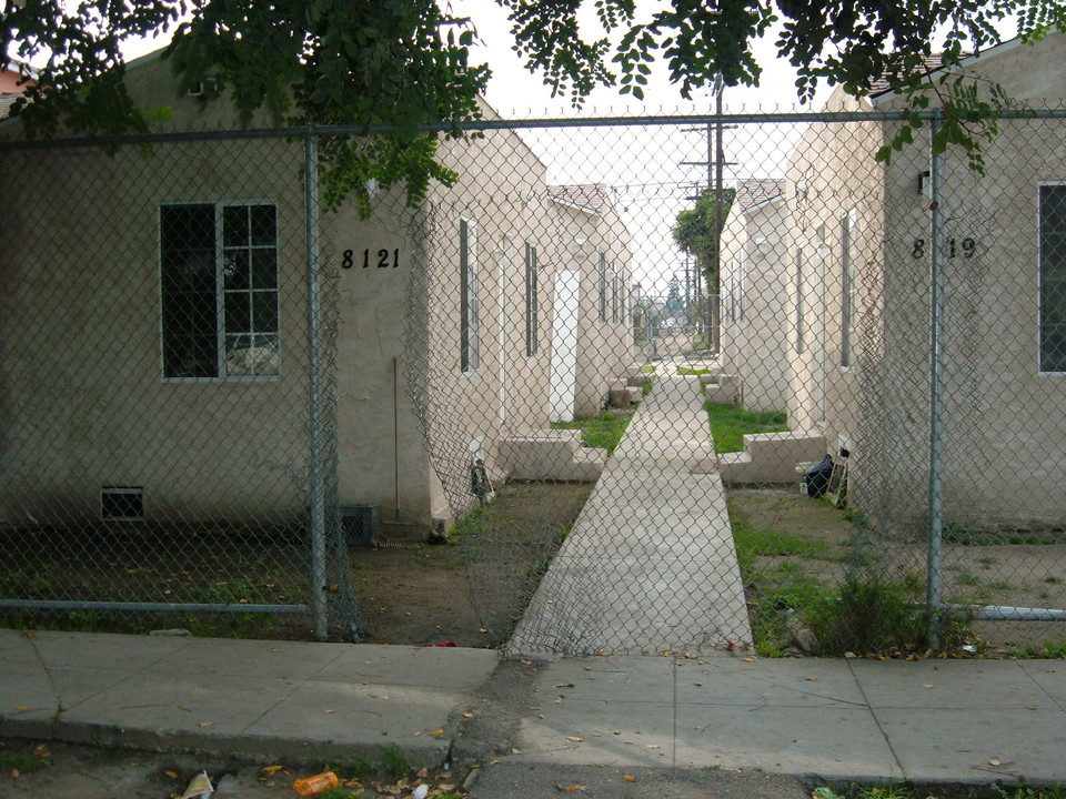 8119 S Hoover St in Los Angeles, CA - Building Photo