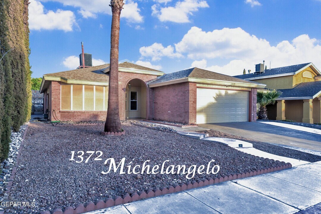1372 Michelangelo Dr in El Paso, TX - Building Photo