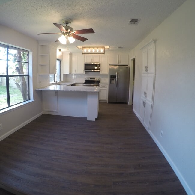 1604 Timbercreek Rd in Benbrook, TX - Building Photo - Building Photo