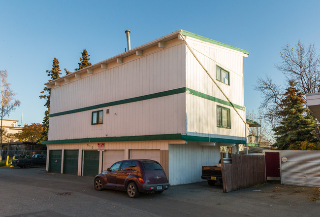 513 E 15th Ter in Anchorage, AK - Foto de edificio - Building Photo