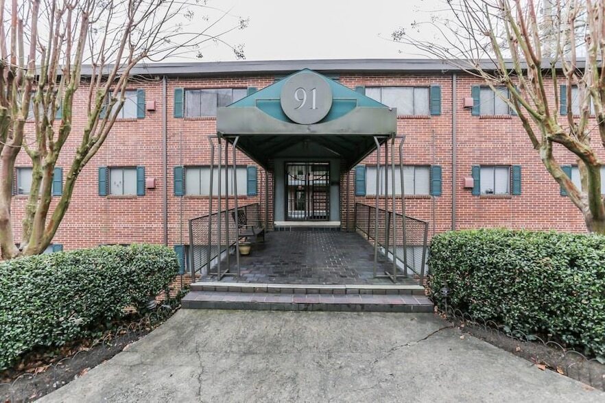 91 Rumson Rd NE, Unit A-17 in Atlanta, GA - Building Photo