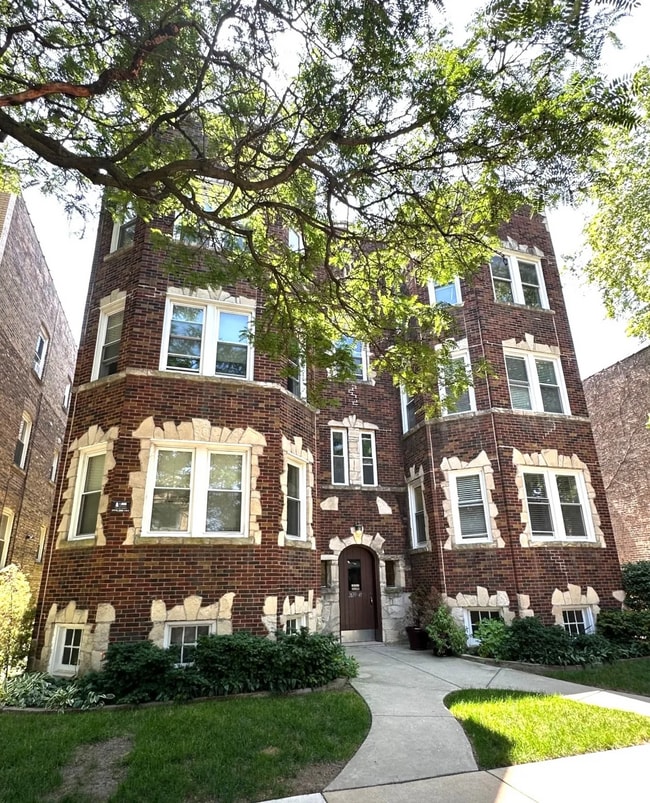 property at 2641 W Carmen Ave