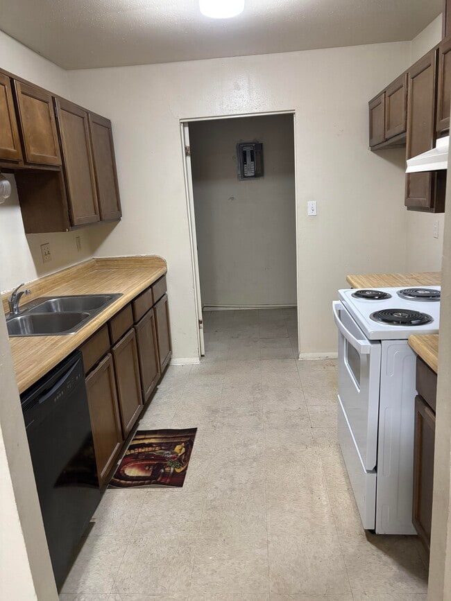 205 Hummingbird Ln in Lufkin, TX - Foto de edificio - Building Photo