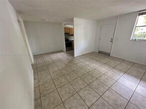 1801 S Treasure Dr in North Bay Village, FL - Building Photo - Building Photo