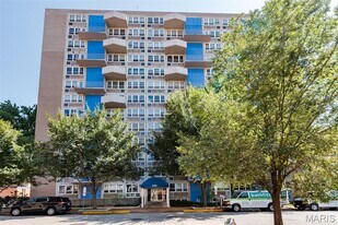 210 N 17th St in St. Louis, MO - Building Photo