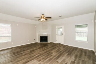 9206 Aberdeen Lake Dr in Houston, TX - Building Photo - Building Photo
