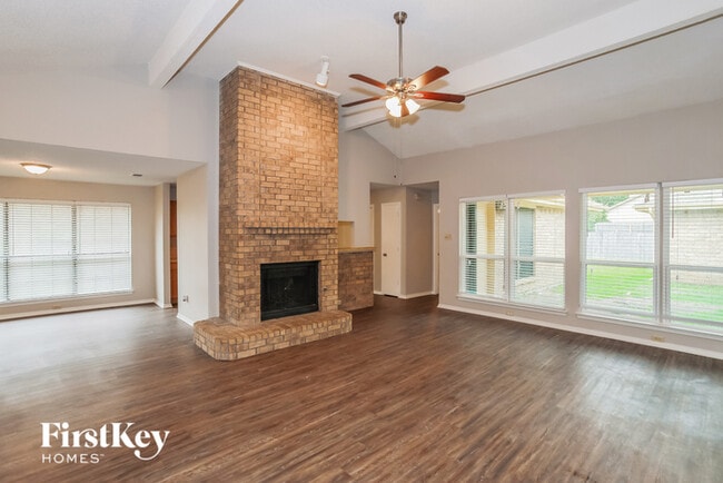 2106 Stein Way in Carrollton, TX - Building Photo - Building Photo