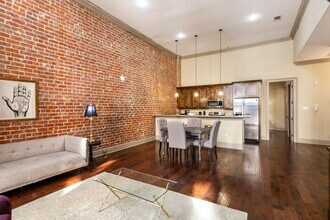30 Baronne St in New Orleans, LA - Building Photo - Building Photo