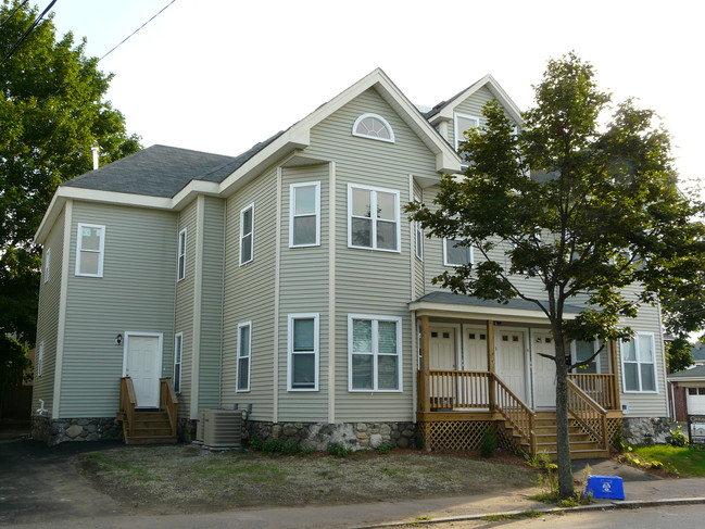 51 Taylor St in Waltham, MA - Foto de edificio - Building Photo