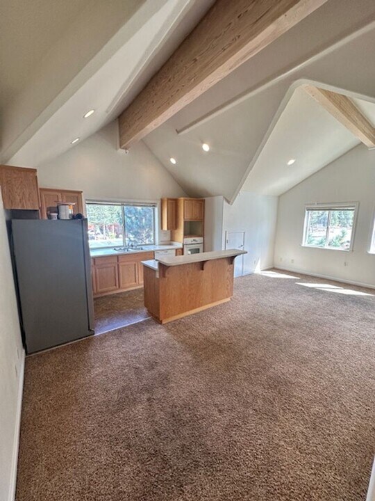 1089 Magua St in South Lake Tahoe, CA - Building Photo