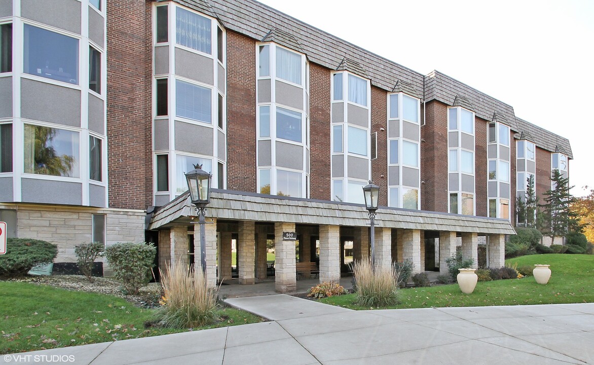 500 Thames Pkwy in Park Ridge, IL - Building Photo