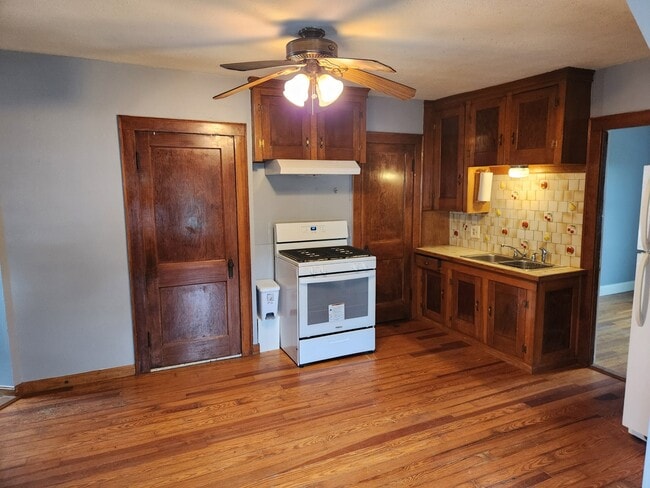 259 Metacom Ave, Unit 2B