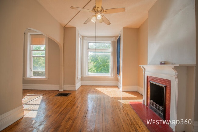 property at 2818 W Wilcox St