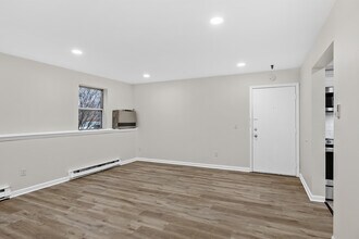 5 Horizon View Dr W in East Greenbush, NY - Building Photo - Building Photo