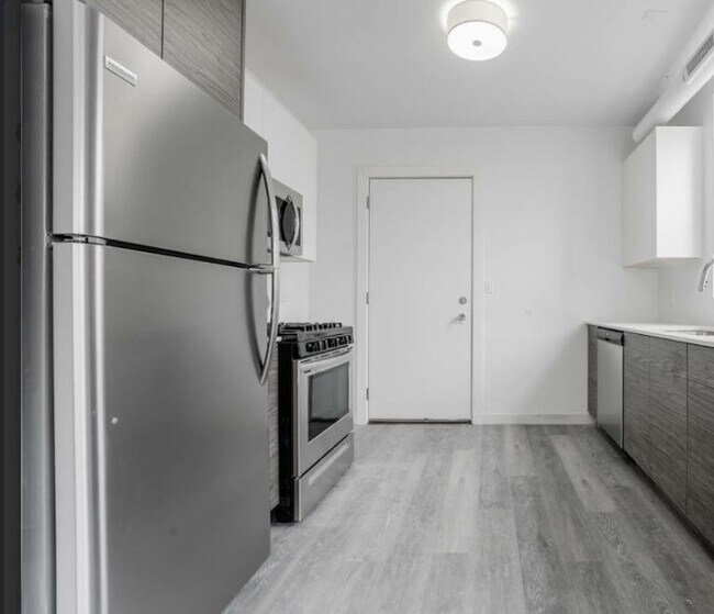 property at 6100 N Paulina St