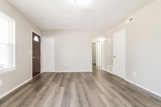 613 Ramblin Oaks Dr in Moore, OK - Building Photo - Building Photo