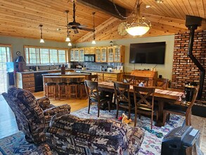 2105 Bernina Dr in Pine Mountain Club, CA - Building Photo - Building Photo