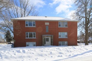 4 Meinzinger Ave in Kitchener, ON - Building Photo