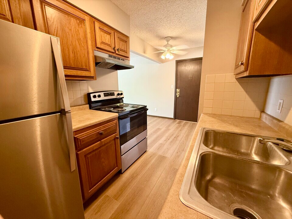 Elmcrest Estates in Cedar Falls, IA - Building Photo