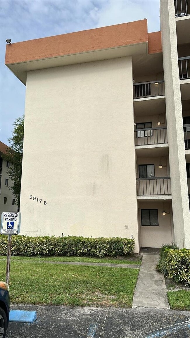 5917 Via Vermilya, Unit 101 in Atlantis, FL - Building Photo - Building Photo
