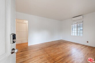 5058 Colfax Ave in Los Angeles, CA - Building Photo - Building Photo
