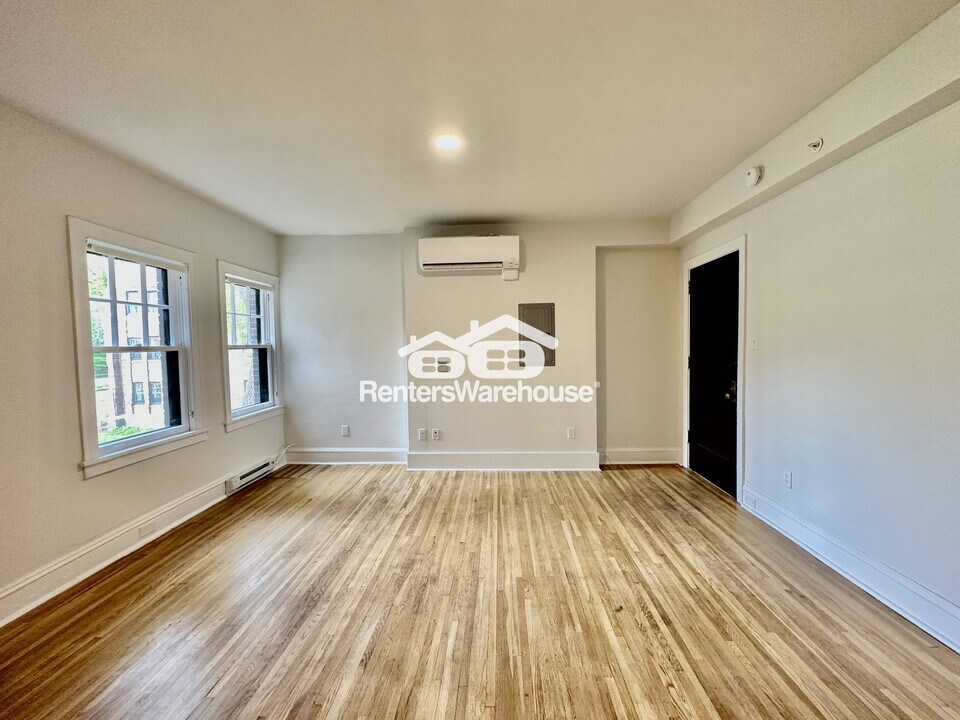 2225 Grand Ave in Des Moines, IA - Building Photo