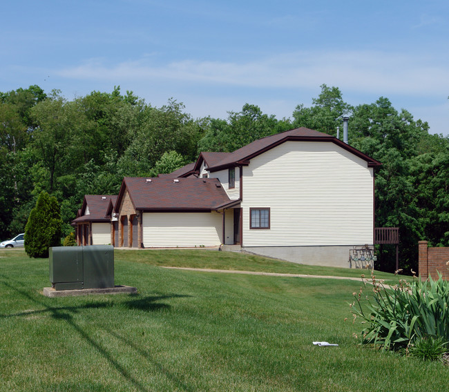 311 Pleasant Meadow Blvd in Cuyahoga Falls, OH - Building Photo - Building Photo