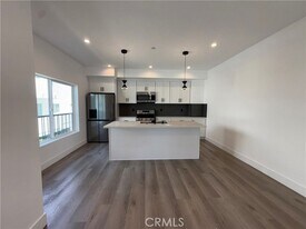 21721 Hart St in Los Angeles, CA - Building Photo