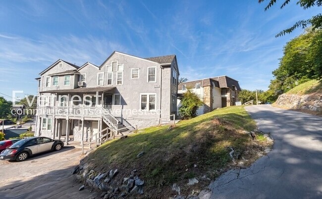 property at 32 Woodlawn Dr