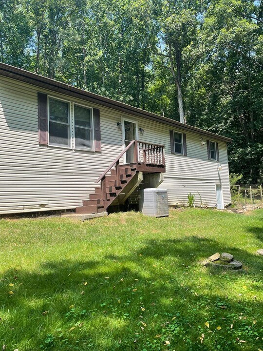 2656 Ellendale Rd in Dauphin, PA - Building Photo
