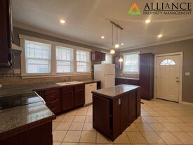 1431 Yuma St in Manhattan, KS - Building Photo