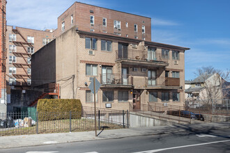 3225 Shore Pky in Brooklyn, NY - Building Photo - Building Photo