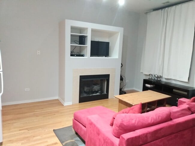 208 W Washington St, Unit 1503 in Chicago, IL - Building Photo - Building Photo